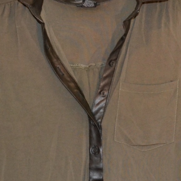 RUE 21 -  Long Sleeve Half Button Up Hip Length Women’s Top Olive Size Small - Picture 2 of 5